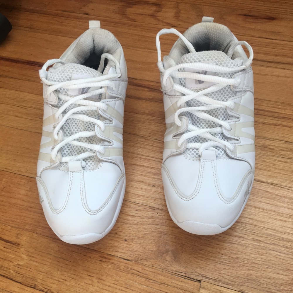 Varsity cheer shoes size 7